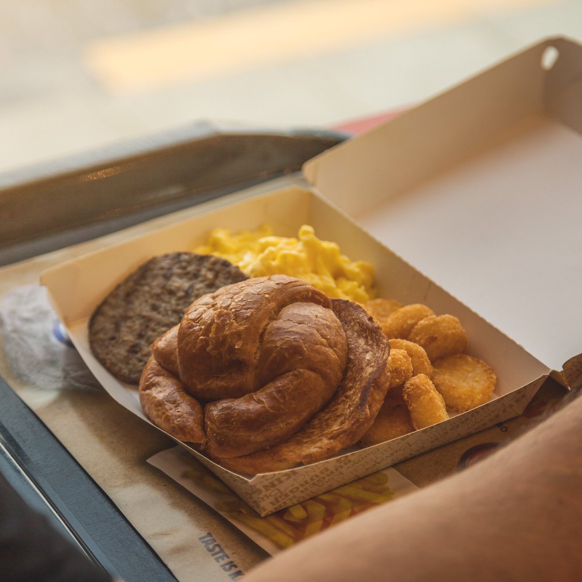 burgerkingkw's tweet photo. #صباح_الخير 

تبلّش يوم الاثنين بريوق يطيب الخاطر و ويعدل امورك 😎 https://t.co/eD5SCqcqax