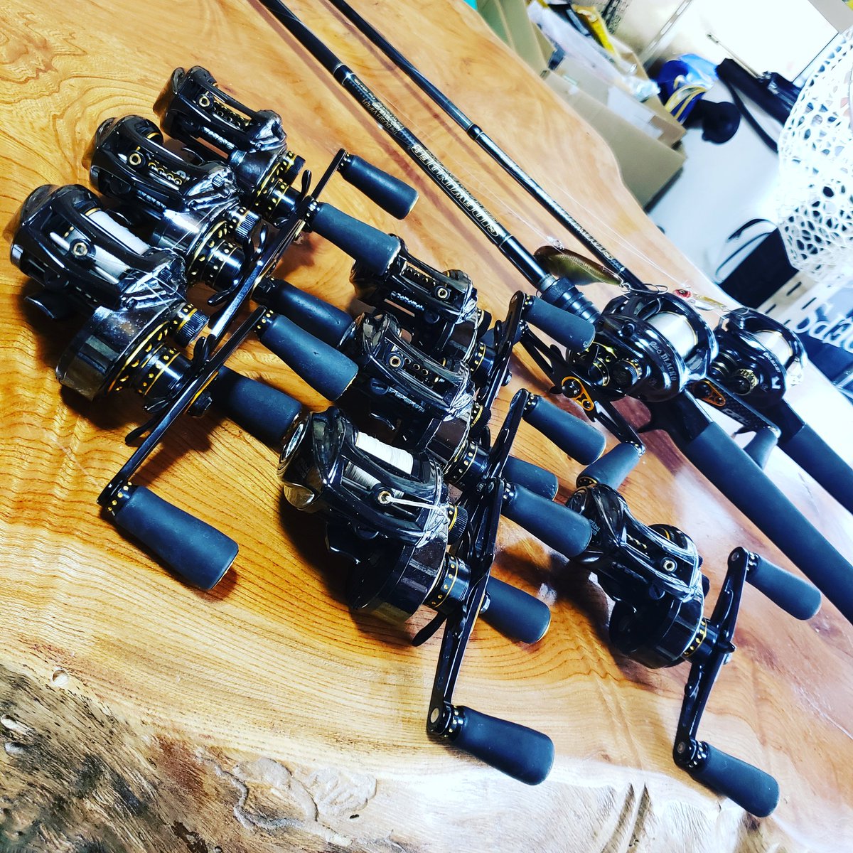 depsfroger's tweet photo. 今年も大変お世話になったリール。
#AbuGarcia #REVO #BLACK9 #BLACK6
#ALCIB7 #kimkenstyle #秋田のキムケン https://t.co/ZyR9FSYSOA