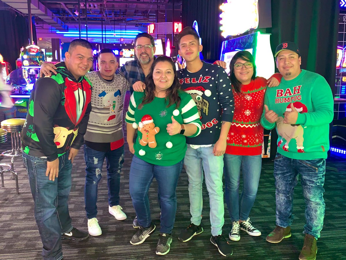xUltimateChamps's tweet photo. Secret Santa at Dave and Busters before Christmas!π
πΌπ
Team, thank you for everything you guys do each and every single day. Truly love the hustle! #ColtPlazaRules π₯ππΌ
#MyPeopleFirst π₯³
#TisTheSeason π
#FelizNavidad βοΈ
#TheColtHustle π₯
#LifeAtATT π
#WestRegionIRL π https://t.co/rRCHAcTNUo