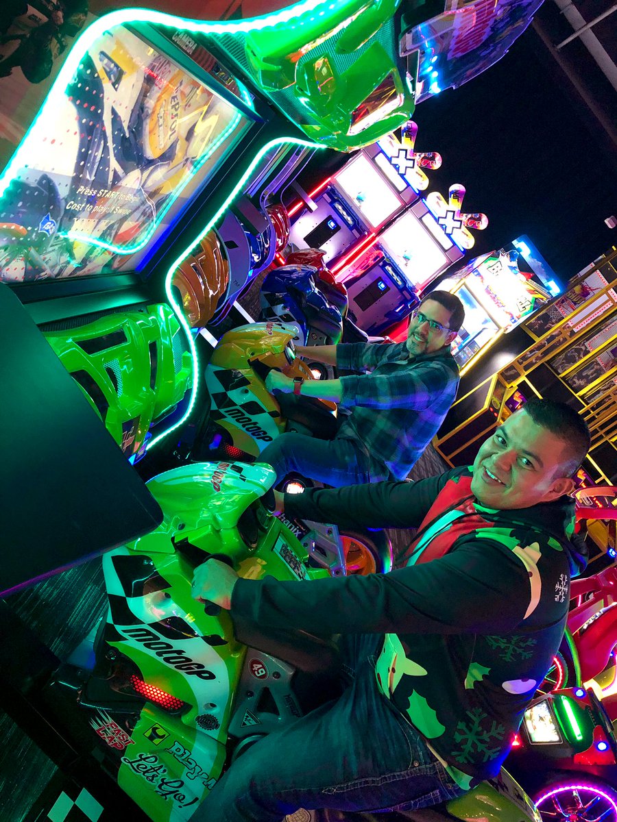 xUltimateChamps's tweet photo. Secret Santa at Dave and Busters before Christmas!π
πΌπ
Team, thank you for everything you guys do each and every single day. Truly love the hustle! #ColtPlazaRules π₯ππΌ
#MyPeopleFirst π₯³
#TisTheSeason π
#FelizNavidad βοΈ
#TheColtHustle π₯
#LifeAtATT π
#WestRegionIRL π https://t.co/rRCHAcTNUo