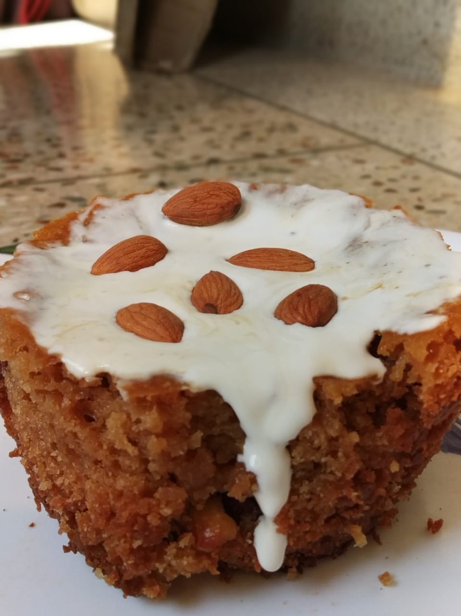dsoumika13's tweet photo. 2am baking for X mas completed and here is my nolen gur (date palm jaggery) cake with nuts #kitchentales #MerryChristmas #cookercake #lovebaking https://t.co/JrOzZ988bE
