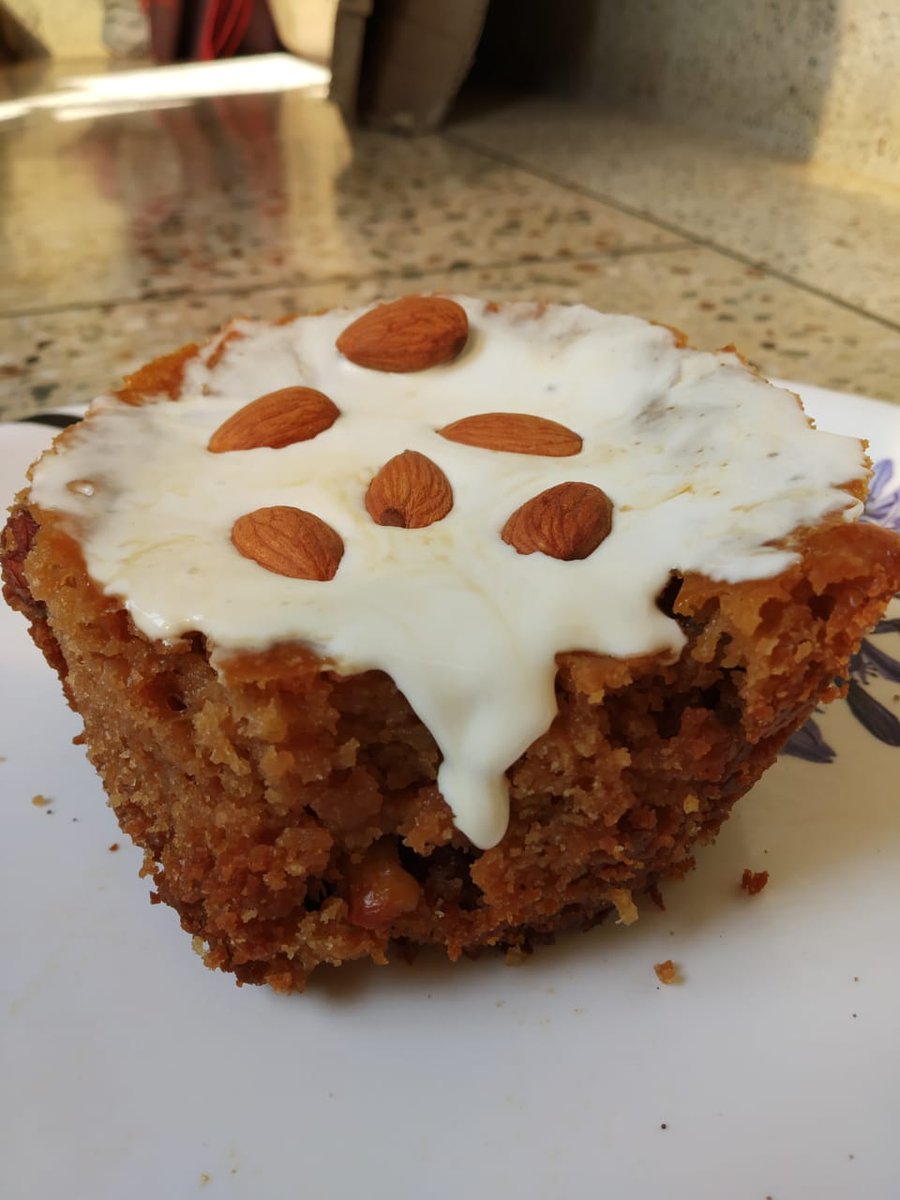dsoumika13's tweet photo. 2am baking for X mas completed and here is my nolen gur (date palm jaggery) cake with nuts #kitchentales #MerryChristmas #cookercake #lovebaking https://t.co/JrOzZ988bE