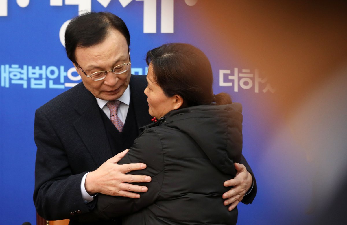 "어머님 말씀처럼 그런 사업장인줄 알았더라면 누가 자식을 거기다 보내겠습니까? 최소한 그런 위험이 다신 발생하지 않도록, 김용균 님의 죽음이 헛되지 않도록 안전장치를 마련하는게 당의 입장입니다. 가능한한 빨리 법 개정을 해서 아드님 죽음의 의미가 잘 살 수 있도록 최선을 다하겠습니다."