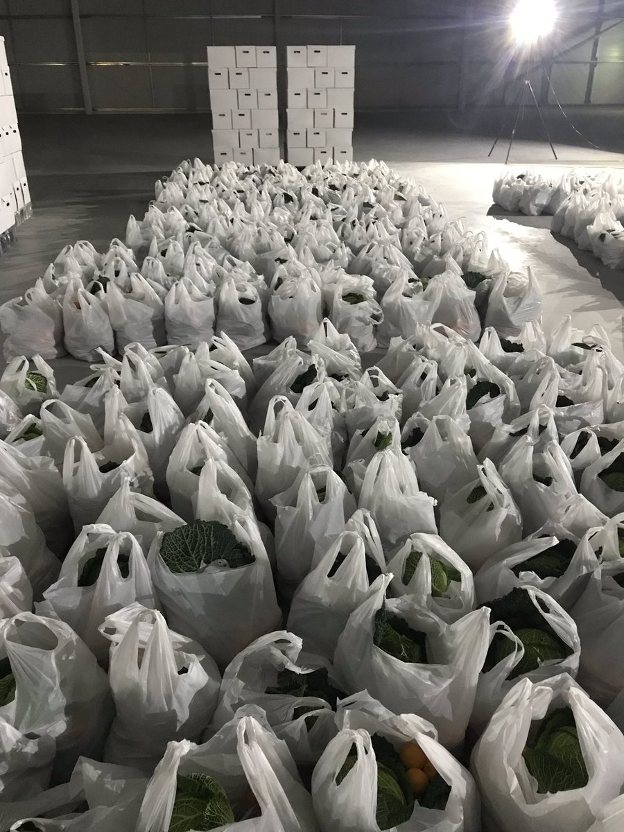 UrbanOutreachUK's tweet photo. Well here we are... at the crack of dawn bagging up 1297 frozen birds for 1268 Hampers 🤗🎄 https://t.co/Fl7KN9L1c0