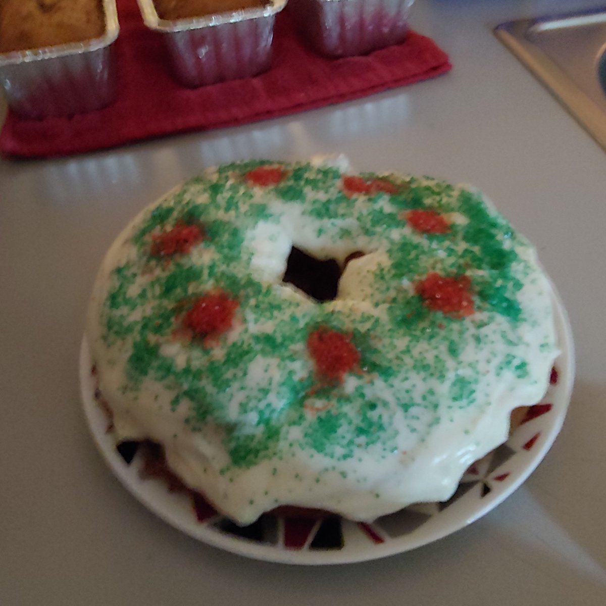 EE_Laura's tweet photo. Spice cake wreath, with cream cheese icing. ❤️💚❤️
.
#SpiceCake #Wreath #CreamCheeseIcing #Homemade #ChristmasCountdown #Christmas #ChristmasPrep #CrunchTime #Baking #Treats #TisTheSeason #TwoMoreSleeps #LaurasKitchen #BonAppetit #Toronto #HappyMonday #ChristmasEve https://t.co/YyQeBwOWPP