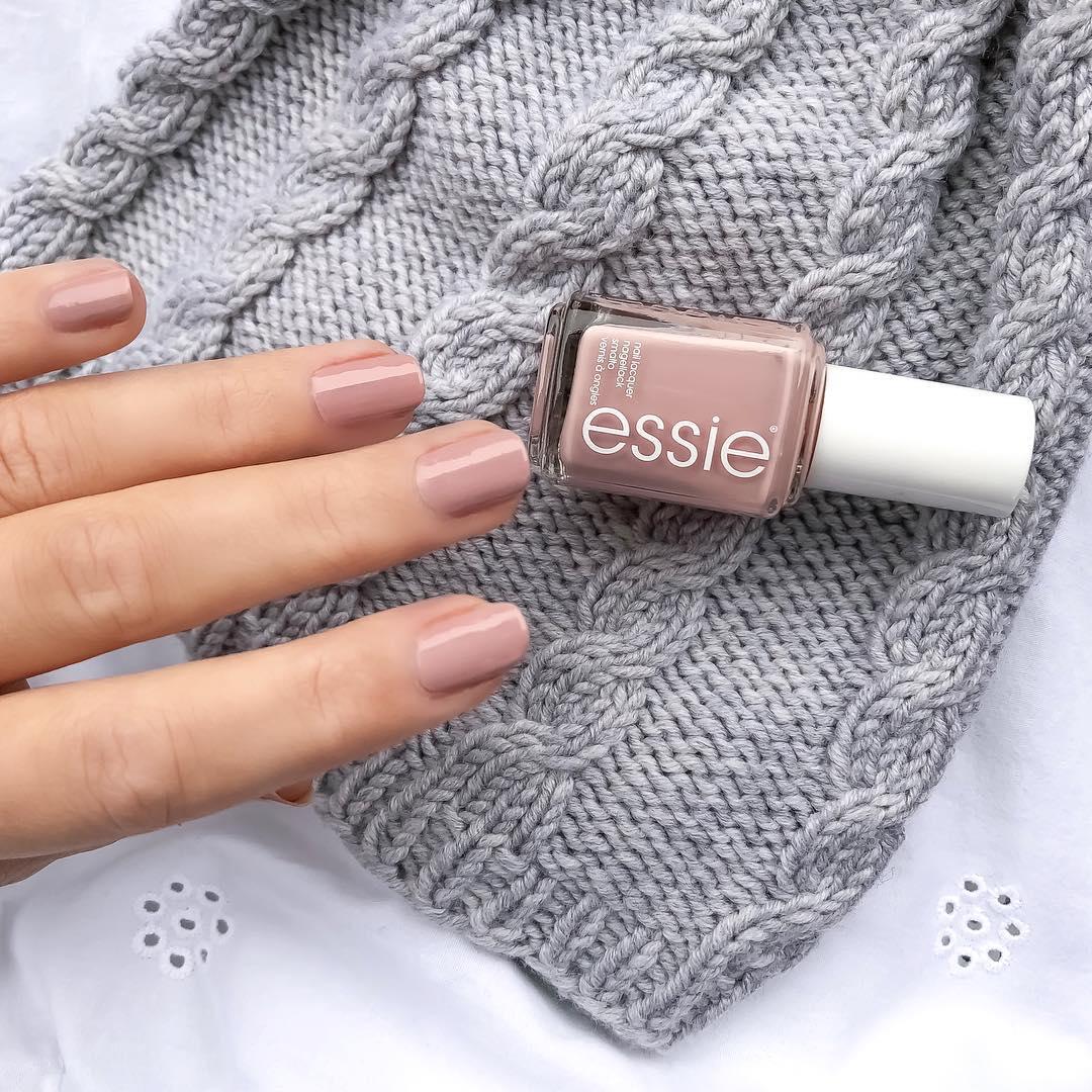 essie's tweet photo. cozying up with a #gogogeisha mani. photo: @julias_kleine_welt https://t.co/OngyAKs05t