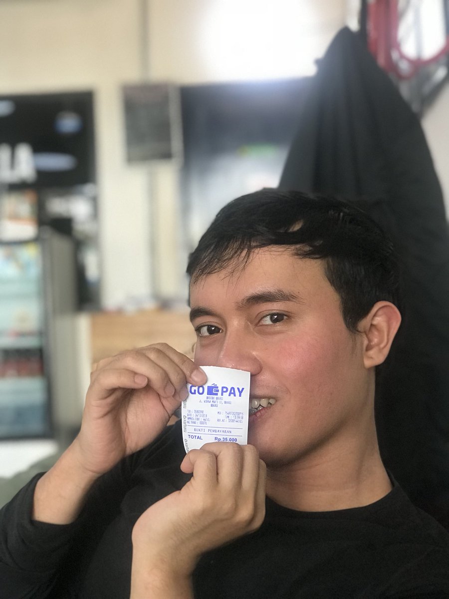 EgiHardika's tweet photo. @SiOchoy @gopayindonesia Ikutan ahhh @SiOchoy @gopayindonesia #GOPAYpayday. Barusan potong rambut di Brocode Bekasi Cashback 50% PAKAI GOPAY! Happy.. thank you GO-PAY! https://t.co/8tErUPmLBE