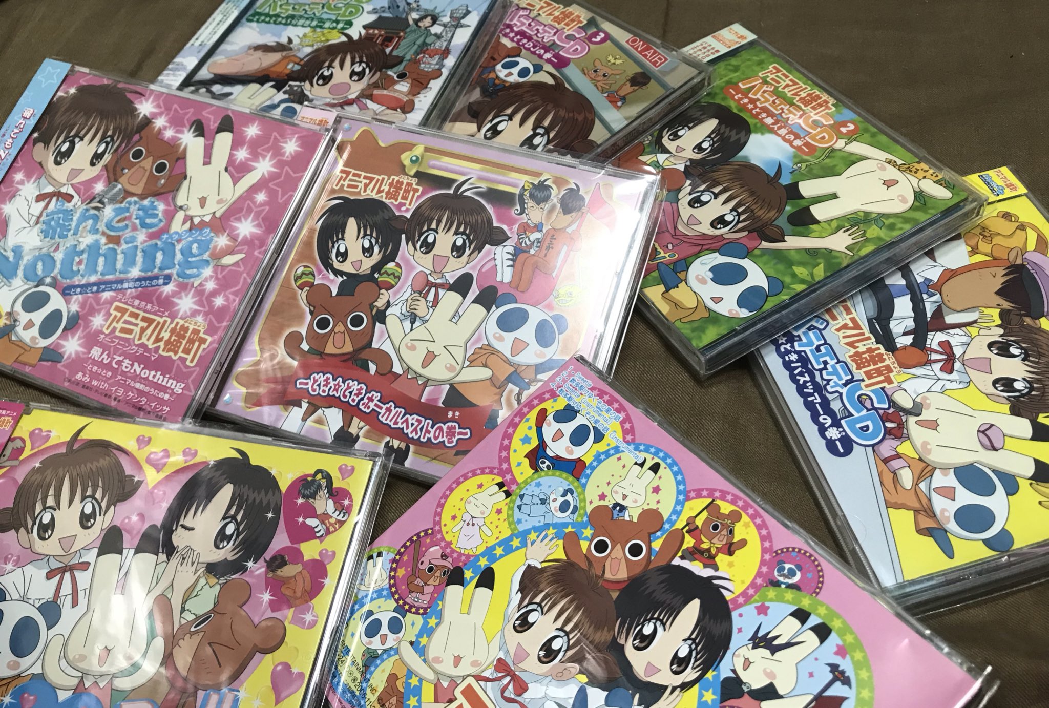 いよくん 掃除してたら アニマル横町のcd出てきた たった1年の女児向けアニメだったのに めちゃcdがでたんだよなぁ ドラマcdが4枚もでたの今思えばかなり草 しかも内容は あみちゃん達がアキバ行ったり浅草寺行ったりする謎仕様w T Co いよくん 掃除してたら アニマル横町のcd出てきた たった1年の女児向けアニメだったのに めちゃcdがでたんだよなぁ ドラマcdが4枚もでたの今思えばかなり草 しかも内容は あみちゃん達がアキバ行ったり浅草寺行ったりする謎仕様w T Co