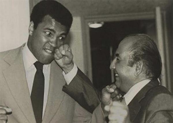 Happy 94th Birthday Rafi Sahab...1975 ::  Mohammad Rafi With Muhammad Ali.... 