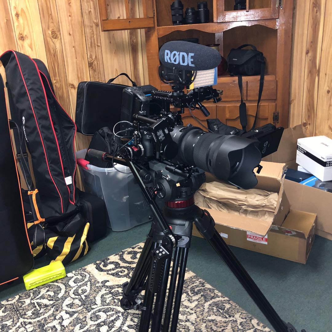 officialpdmovie's tweet photo. I see your passion
.

#Repost @styleedub with @get_repost
・・・
My shoulder rig setup with my new @sigmaphoto 70-200mm 2.8 sport! #sigma #70to200mm #rodevideomicproplus #sony #sonya7sii #pdmovie #pdmovieliveair #smallrig #shoulderrig #aputure #atomos #ninjav #atomosninja #vmount https://t.co/iCt99Pn2Us