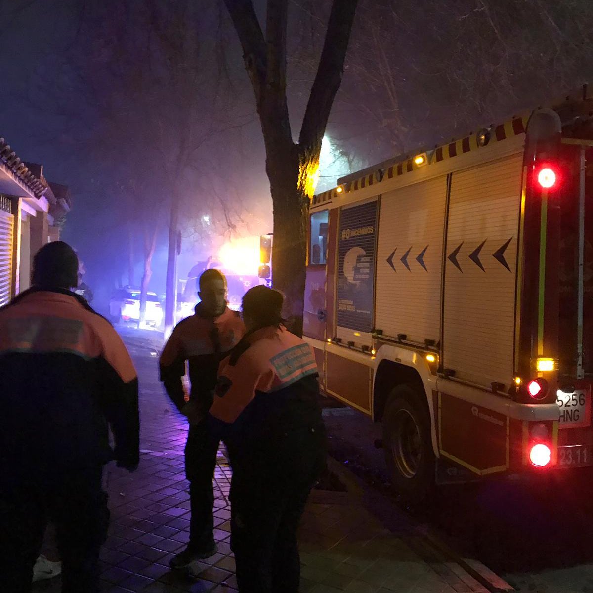 ProteRivas's tweet photo. Apertura de puerta avisados por policia local, Calle Carmen M. Gaite, con un fallecido , acuden tambien Summa y Guardia Civil, @ProteRivas https://t.co/xZCAdkI3d1
