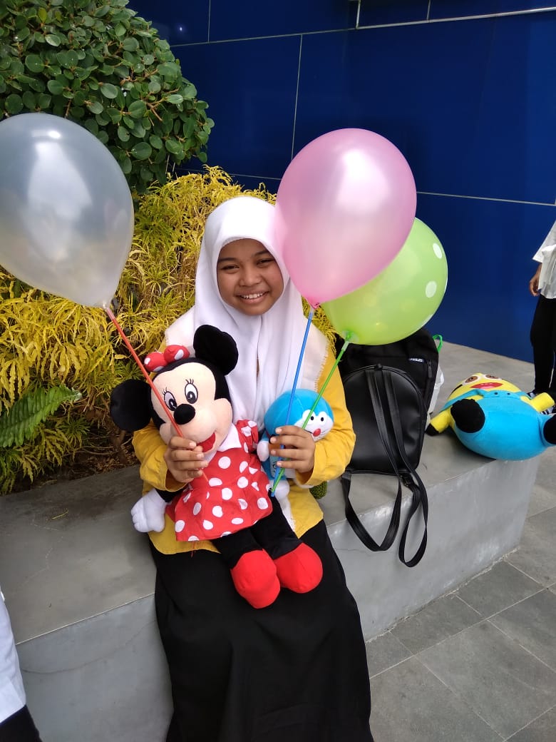 Bahagia Itu sederhana.. Ketika ada orang yang menghina kita,kita cukup senyuman aja... ☺❤#senyuminajasay 😁