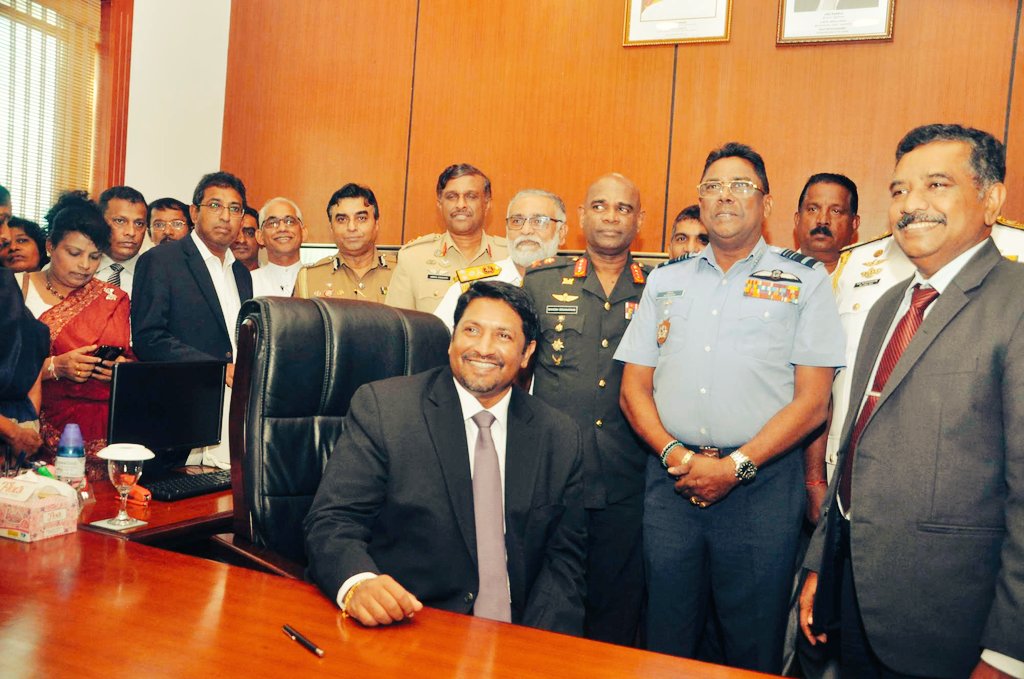 RWijewardene's tweet photo. ආරක්ෂක රාජ්ය අමාත්යවරයා ලෙස රාජකාරි කටයුතු ආරම්භ කළෙමි
Assumed duties as the State Minister of Defence
#lka #SriLanka #SMoDSL #MoD #MoDSL https://t.co/u8sVdkskMa