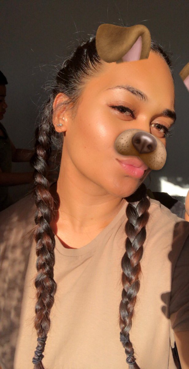 _sssssandy's tweet photo. Santa, is it too late to ask for clear skin for Christmas or? Fa’amolemole🙏🏽 https://t.co/lsT0mJeAY6