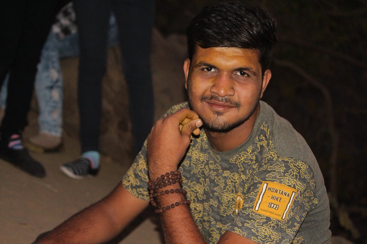 ParmarAhir's tweet photo. Night At Girnar mountain https://t.co/DfgHFF0zXN