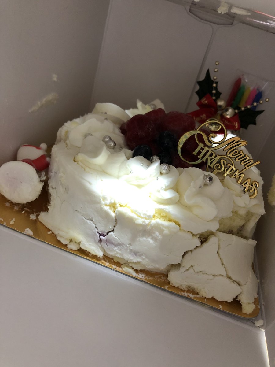 はなちゃん ネットはダメだわ いつもみたいにスーパーとかで予約して持ち帰りすべきだなこれは クリスマス ケーキ クルシミマス ネットでケーキを買うのをやめよう サンタさーーーん