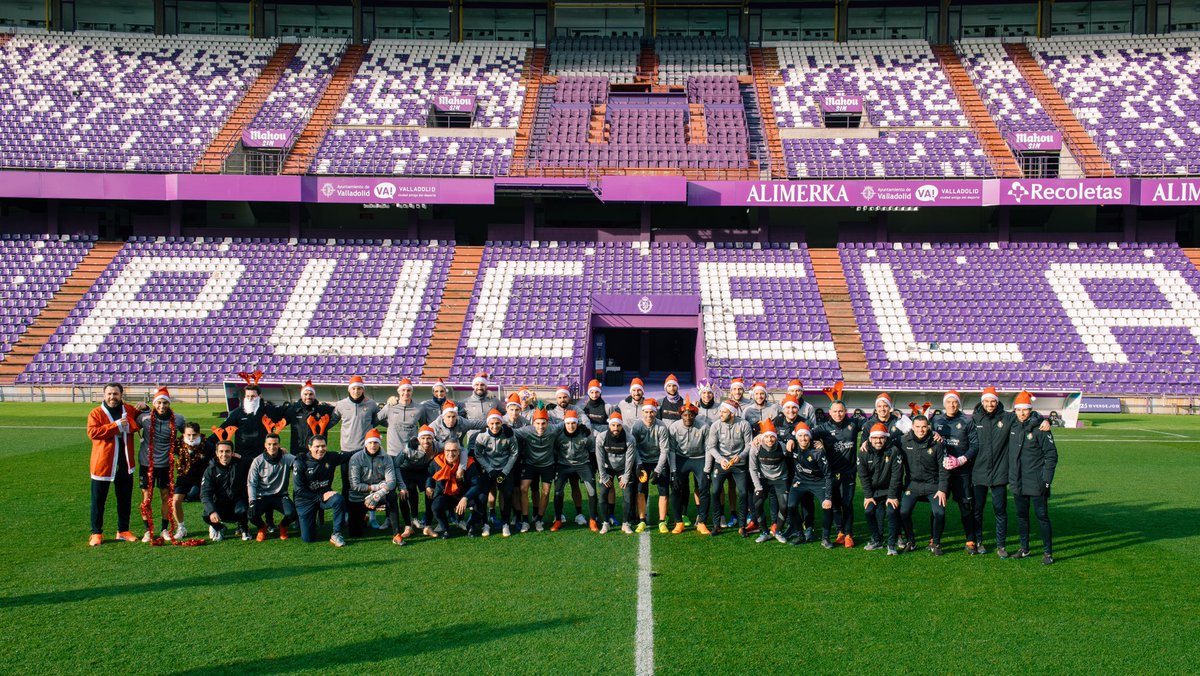 realvalladolid's tweet photo. 🎄💜 ¡Feliz Navidad para toda la familia blanquivioleta!

#pucela #RealValladolid https://t.co/UGv5vj7DAf