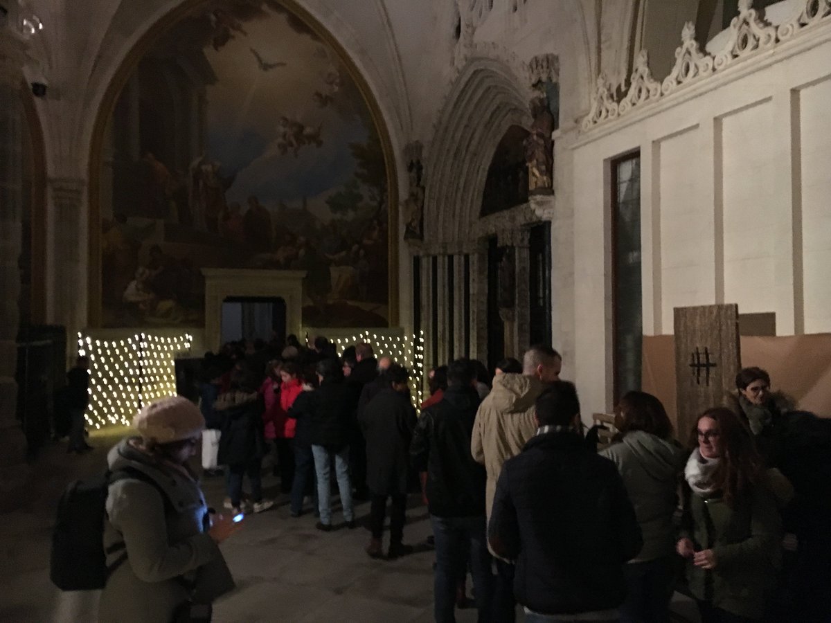 El vienes 21, en la Catedral <a href="/SICP_de_Toledo/">Catedral de Toledo</a> se realizó la recepción de la #LuzdeBelén y su distribución a todas las familias que se acercaron a la vigilia de oración, entregándose más de 800 velas para iluminar, con la Luz de Cristo, sus hogares esta Natividad de nuestro Señor
