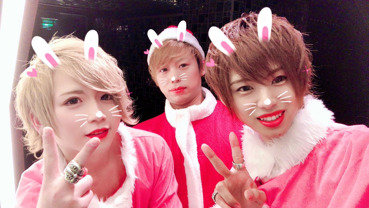 xx72_sena's tweet photo. ピンクコスお揃い😚

あきらは色の違いわかるように入ってもらった🙄

@seven_xx72 https://t.co/2NICLMA5bV