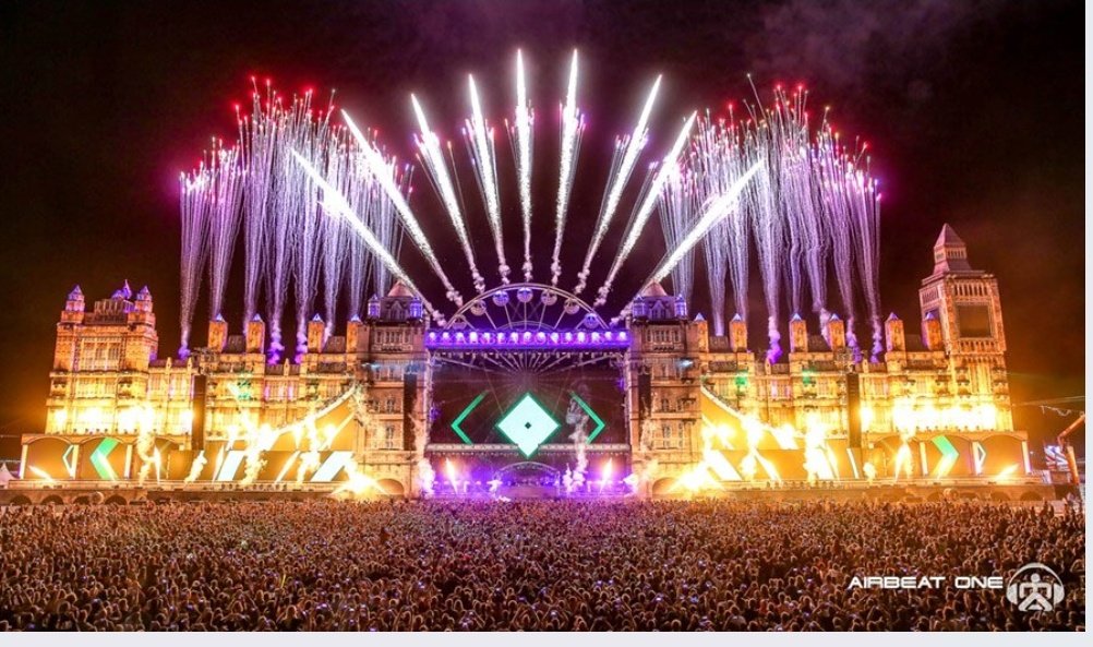 MaGarrixGer's tweet photo. @Nkumar07Nk @AirbeatOne @MartinGarrix Stage design https://t.co/HYhKpQNhrR