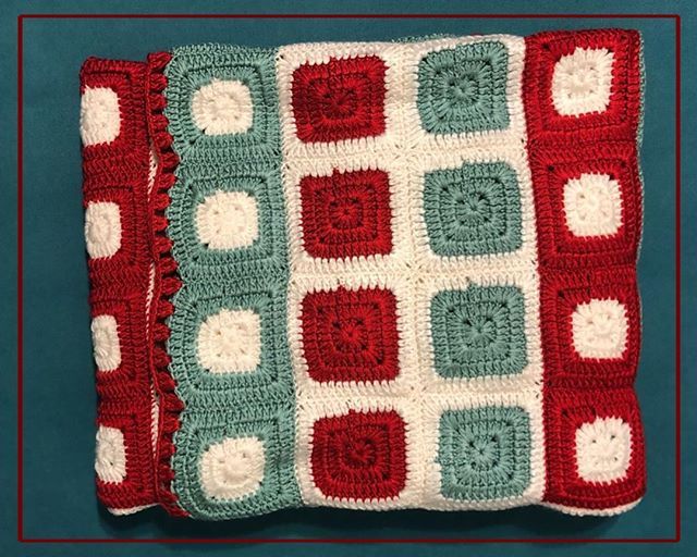 JasminCrafts's tweet photo. .⠀
کد محصول: Throw01⠀
نوع محصول: #پتو���
تکنیک: قلاب بافی⠀
ابعاد: مربع به ابعاد 120×120 سانتی‌متر⠀
🌈 جنس: کاموای ترک⠀
💰 قیمت: 800 هزار تومان⠀
.⠀
#به_ما_تکیه_کنید ما پشت شما را خالی نمی‌کنیم! 😍😊🌹 https://t.co/rbXchTNFcQ