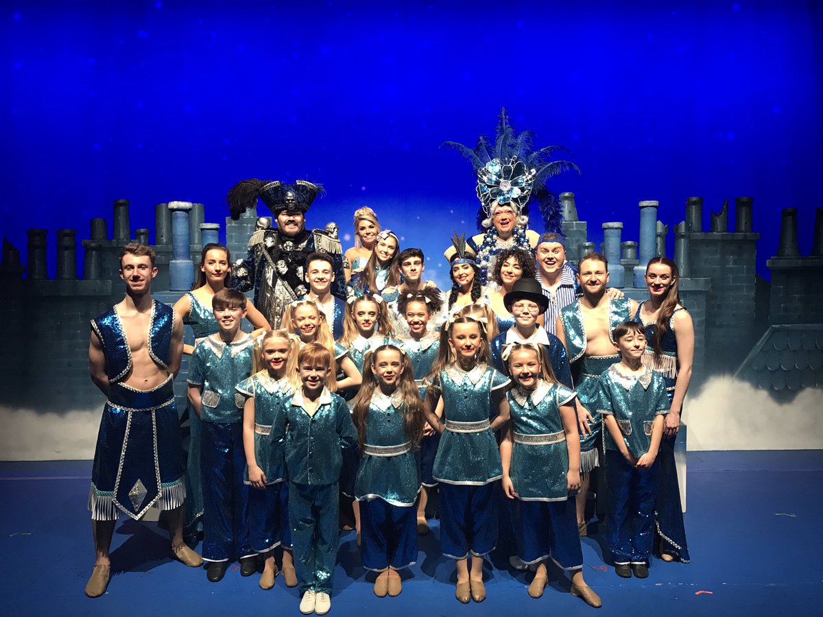MattRevellGriff's tweet photo. Ahoy there shipmates... it’s our final day in Neverland @EchoArena.🧚‍♂️ A massive thank you to our incredibly talented Peter Pan company for an amazing pantomime season @Shone_Ltd. #peterpan #pantomime #shoneproductions #companystagemanager https://t.co/CCtt1GdfWt