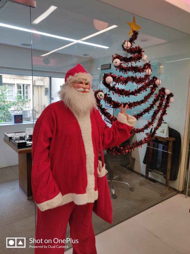 eticawealth's tweet photo. #WeekAtEtica Team #EticaWealth &amp; Team #Finace came together to celebrate #Christmas. All team members brought the Christmas spirit to the office environment.

As it is the season of joy and happiness Team Etica wishes you a merry Christmas and a Happy New Year 🎊🎊 https://t.co/GPDnHHfSlN