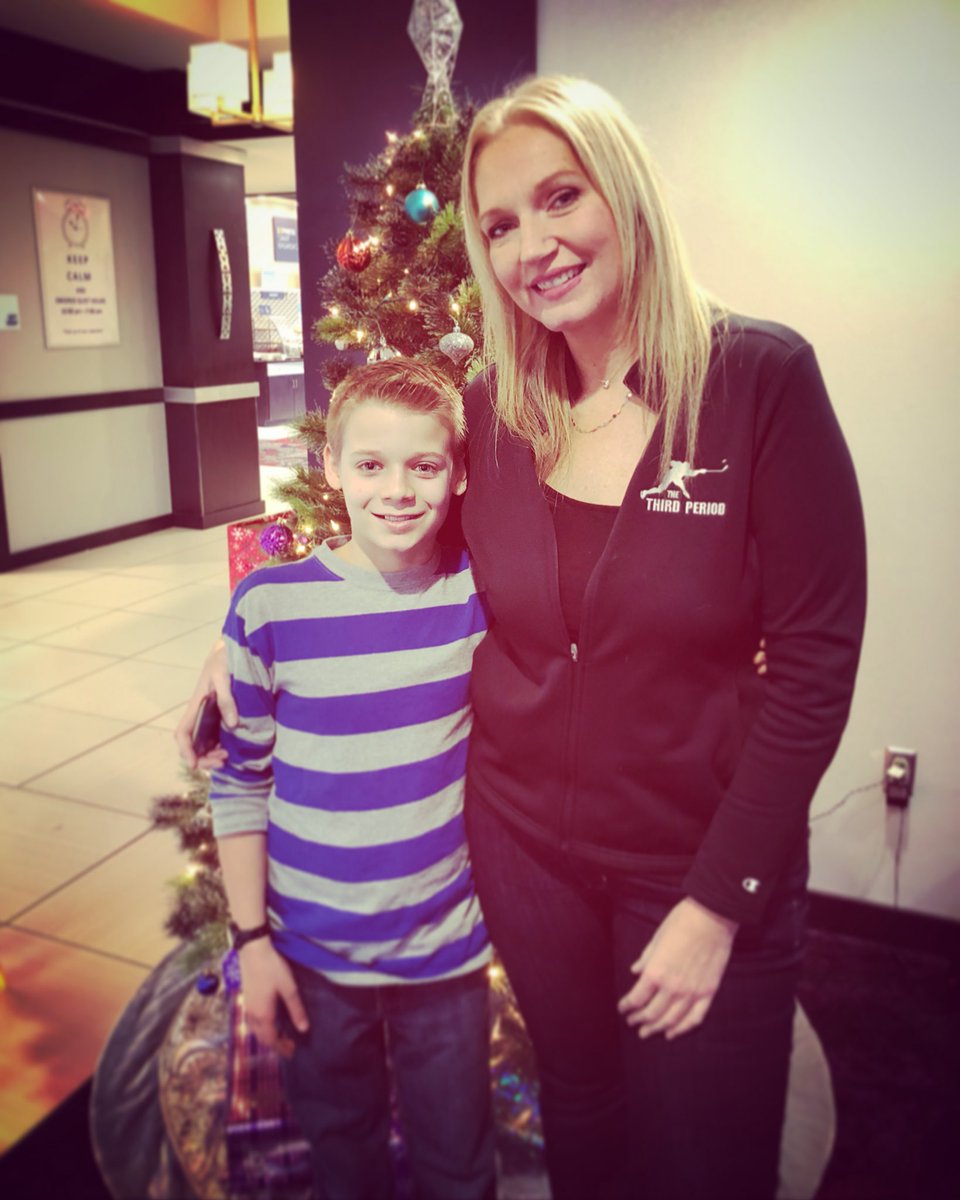 ThirdPeriodFilm's tweet photo. Look who we ran into this holiday weekend....our very own Spencer Kingsley! Great to see you, Spence. And happy holidays to you and yours this season. 🎄🎁😍 https://t.co/XLNTp3kEGY