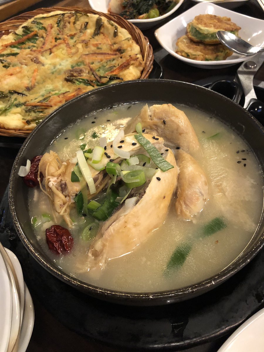 EunicePing's tweet photo. dinner at Myeongdong.. so delicious~! #돈돼지 #너무맛있다 https://t.co/4dew8uL7XS