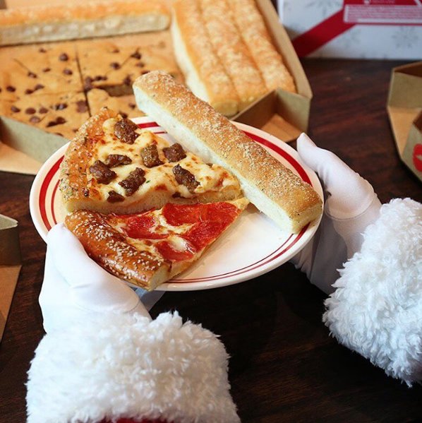 NAVI- Hut NAvi -Hut dulce navi huuutt! 
Feliz navidad Hut Lovers, sabemos que no apetece cocinar... pero nosotros estamos ahí para eso :) ¿Quieres pizza?