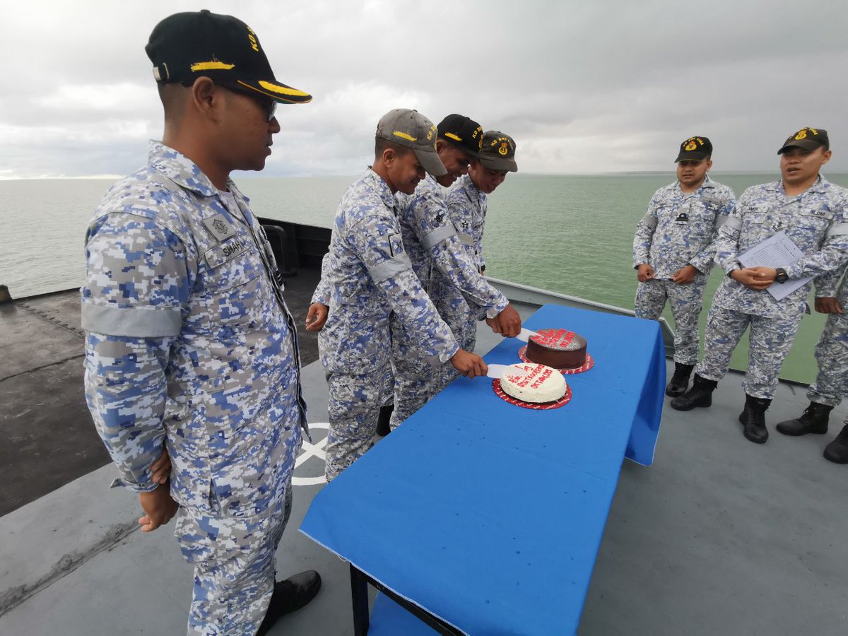 MAJLIS PEMAKAIAN PANGKAT DAN SAMBUTAN HARI LAHIR WARGA KD SRI TIGA

#NavyPride
#Keselamatan
#Kesiapsiagaan

<a href="/gkanedi/">Ganesh Navaratnam</a> <a href="/ARBA_MY/">ARBA_RMN</a>
<a href="/MPA_Timur/">HQ Eastern Fleet</a> <a href="/NavySDK/">MARKAS WILAYAH LAUT 2</a>
<a href="/reza_azeranil63/">reza</a>