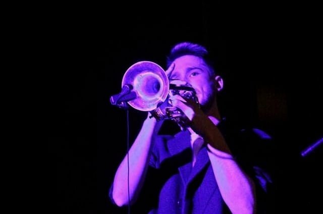 staytonsband's tweet photo. ¡Mil gracias Oviedo! Gracias a los geniales @AlbertoyGarcia y al público igual de genial y caluroso.
Ha sido un gran año. ¡Nos vemos el que viene!
Fotos: @pacowalkssoftly
@SanMiguel
#SMMEOnTour
#MusicExplorersOnTour
@ep_management
#BoomerangDiscos
#Singularity
#StayStaytons https://t.co/bHQ48swOHg
