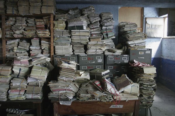 We know how easy it is for your paperwork and files to mount up and get out of hand. It's even worse when you can't quickly find your critical business records...how much time and money does that cost your company? Saracen are here to help.