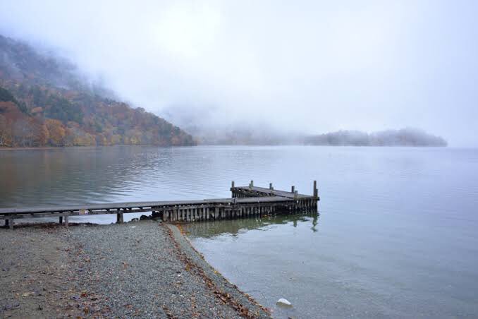 おさむし 犬神家の一族の湖のシーンは栃木県日光市の中禅寺湖 足は青木湖に見えたけど中禅寺湖なのかなあ 犬神家の一族 犬神家の一族18