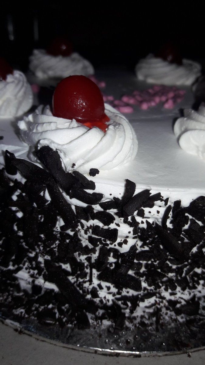 Mahi_Preeran's tweet photo. Kis kis ko cake khaani hainnn!
Attackkk😂😂🙈
@Sonia64653764 @kksharma10k @arhi_preeran @dhopii_fan @Shivani38797678 @tanishasharma27 @TiShaAreJaans @giftii98 @pree_ran @madhu_p20 @MyLoveVirat18 @AnjaliJ83764813 @Alishii_PreeRan and all my dear friendss💃❤ https://t.co/Uqi7W6KRHf