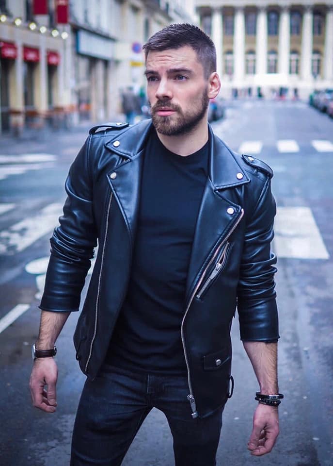 FrankKolt's tweet photo. attractive gay in #leathejacket https://t.co/QyUNjKoyzC