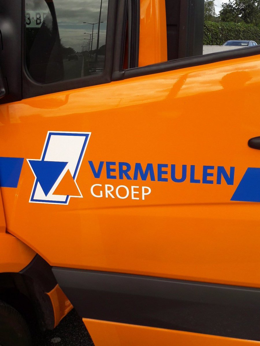 poffertjes1's tweet photo. Sorry lieve mensen maar de #oranjerakkers van de @VermeulenGroep moeten ook op deze dagen gewoon #schades maken #A12 li 37 @VermeulenGroep https://t.co/9DsLu7AjUQ