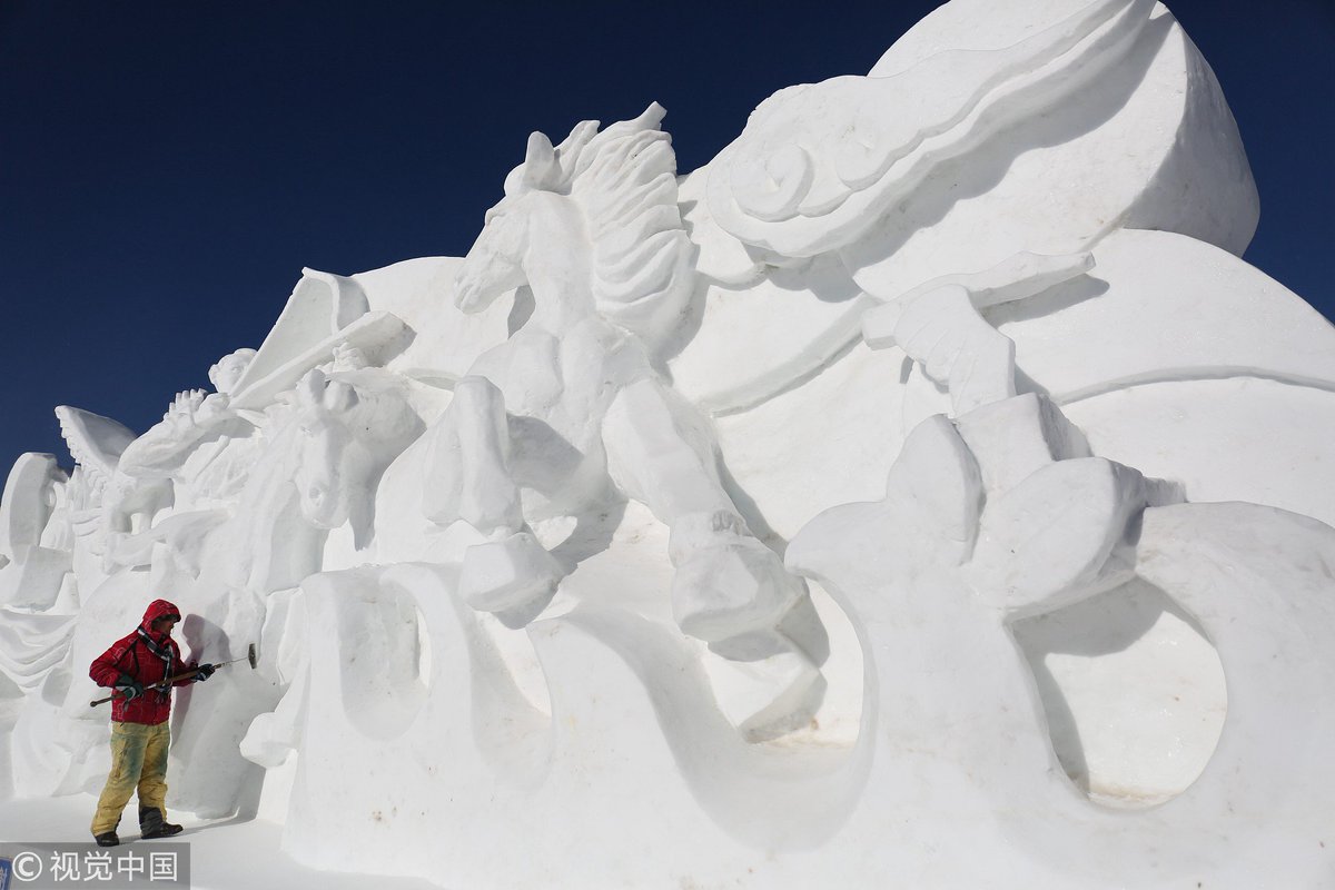 CGTNOfficial's tweet photo. With 2019 right around the corner, artists make their last-minute preparations for the vivid ice sculptures at an ice festival that will open on Dec. 30 in Chengde, north China's Hebei Province, welcoming the New Year in a most icy way https://t.co/KHRTaoLSFh