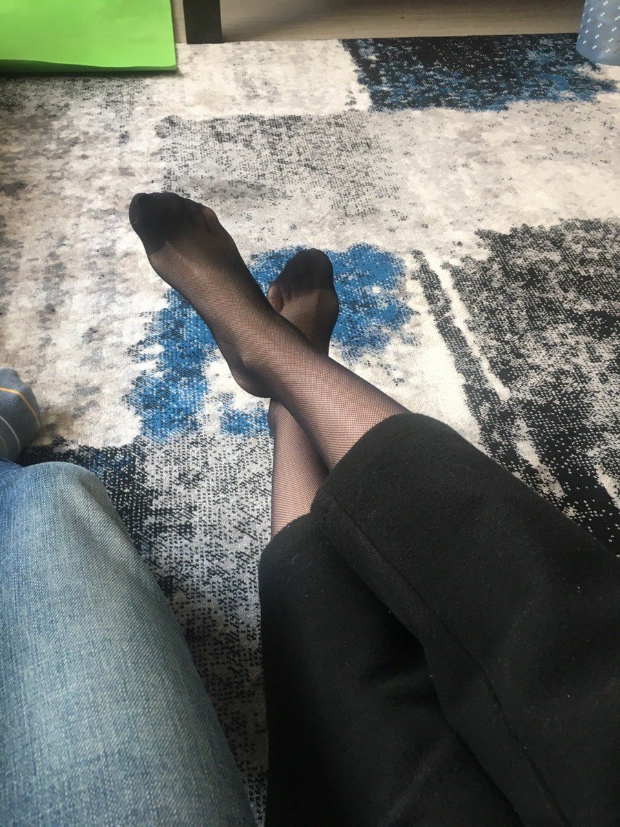 平安夜，老婆的骚腿

#淫妻 #受孕奴 #丝袜 #网袜 #平安夜