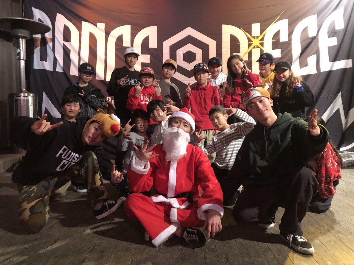 danceapiece's tweet photo. DANCE@PIECE 2018 GRAND PRIX X'mas Special WS
🕺BEAT SOLDIER

こちらの3人もコスプレ姿でレッスン😂✨サンタとトナカイになってくれました‼️ https://t.co/dN8HfC5XgX