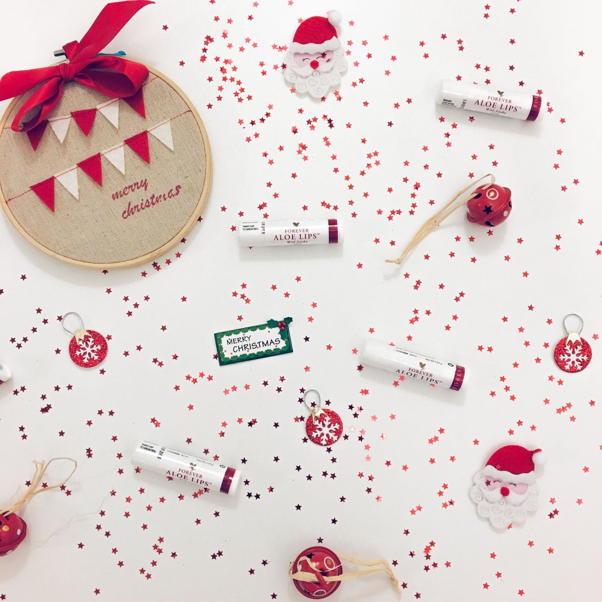 If you've already got some mistletoe then all you need is an #AloeLips, right? 👀