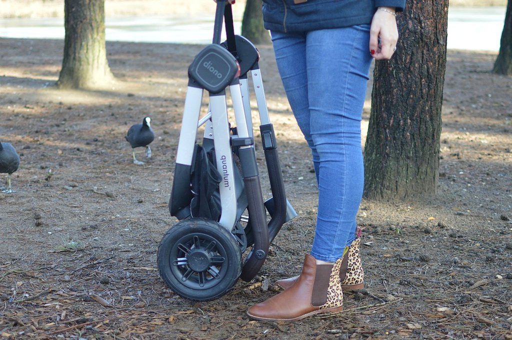 "The Quantum is nice and compact and the one-hand fold means I don’t have to bend down each time I put it back in the car." goo.gl/PpfsJM @babyvillepr @Diono_UK #Quantum