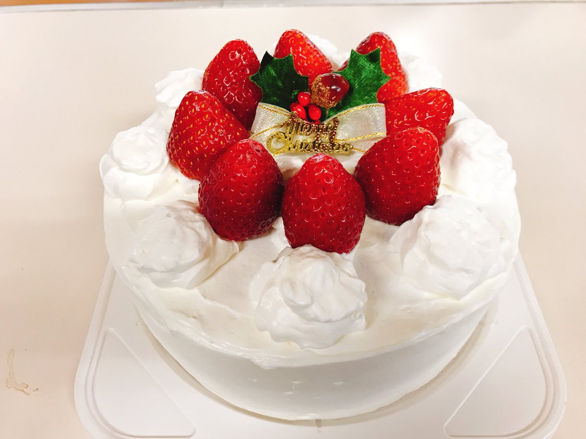 Twitter पर Takko Cafe 今年のクリスマスケーキ 18cmも特別オーダーの12cm 大きさの比較に並べました 食いしん坊なので 12cmなら1人で食べてれしまうかも 艸 Takkocafe 田子町 いちご ショートケーキ クリスマスケーキ クリスマス 創遊村 T