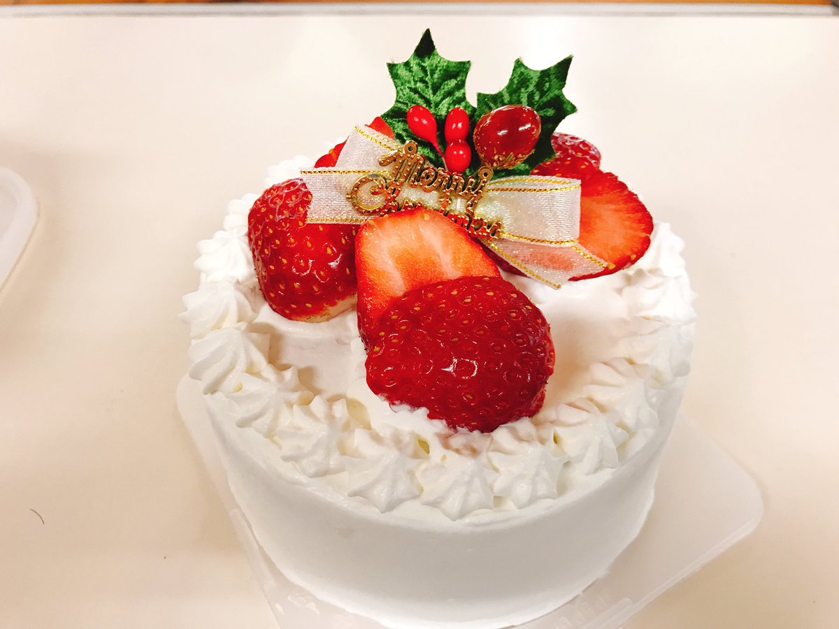 Twitter पर Takko Cafe 今年のクリスマスケーキ 18cmも特別オーダーの12cm 大きさの比較に並べました 食いしん坊なので 12cmなら1人で食べてれしまうかも 艸 Takkocafe 田子町 いちご ショートケーキ クリスマスケーキ クリスマス 創遊村 T