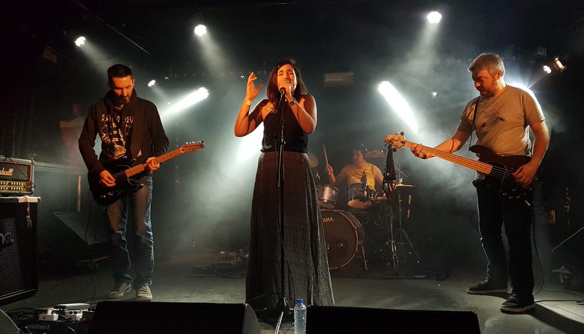 quietwhales's tweet photo. Souvenir du Backstage #frenchband #rockfrancais #alternativemusic #altrock #triprock https://t.co/9rFALQ2pe3