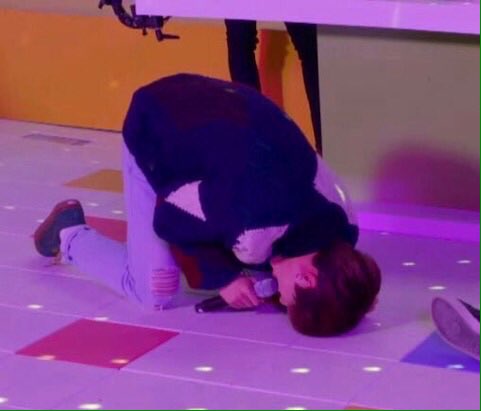jaesixhoe's tweet photo. i see no difference @Jae_Day6 https://t.co/z8bIKj4THR