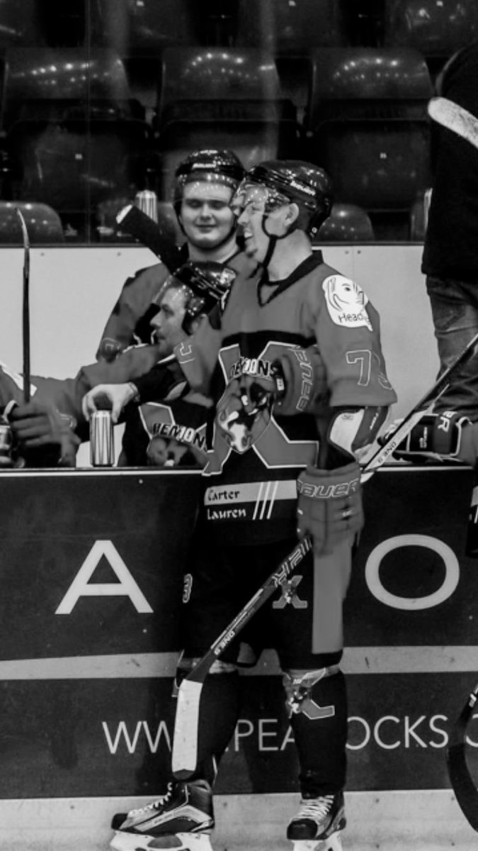 The main reason for <a href="/Cardiff_Demons/">Cardiff Demons</a>  to call a timeout is to open a can right? #beerleague #christmascup #demons #rechockey 😎🍺