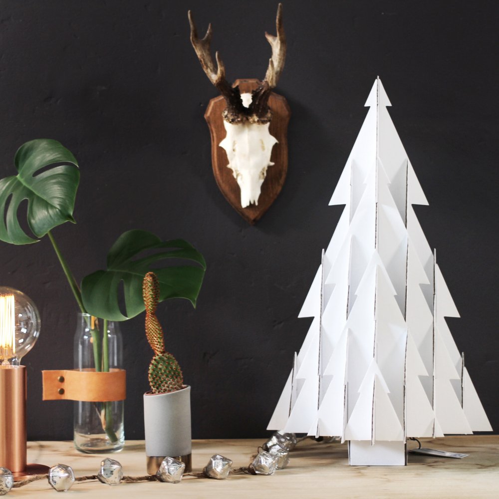 De 100% gerecyclde kartonnen kerstbomen van Studioboon kun je jaar na jaar hergebruiken!
markita.nl/50cm-small-ode…