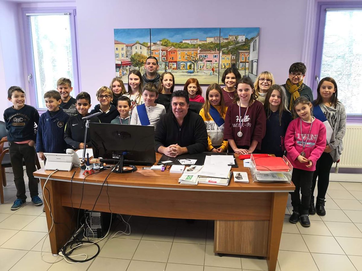 Visite de courtoisie samedi matin à mon bureau, du conseil municipal des enfants de Livron .un outil formidable de citoyenneté démocratique, un lieu de proposition, de décision, d’expression, de solidarité et d’échanges.
