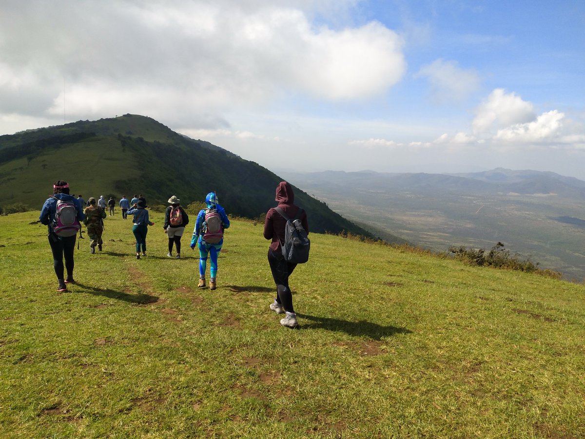 BlackCase_Girl's tweet photo. This is how we started our morning....hiked up Ngong Hills....#wehike #kenya... #comeletshikesa #travelbloggers #hikingadventures https://t.co/AXGo1Xp5d6